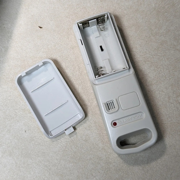 AcuRite 00592W2 Wireless Indoor Outdoor Thermometer Humidity Sensor, hygrometer - Picture 4 of 6